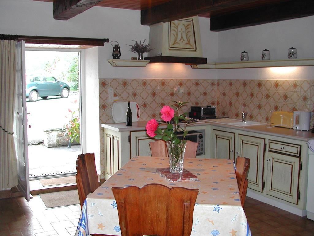 Les Gîtes de Garz Ar Bik Brasparts Habitación foto